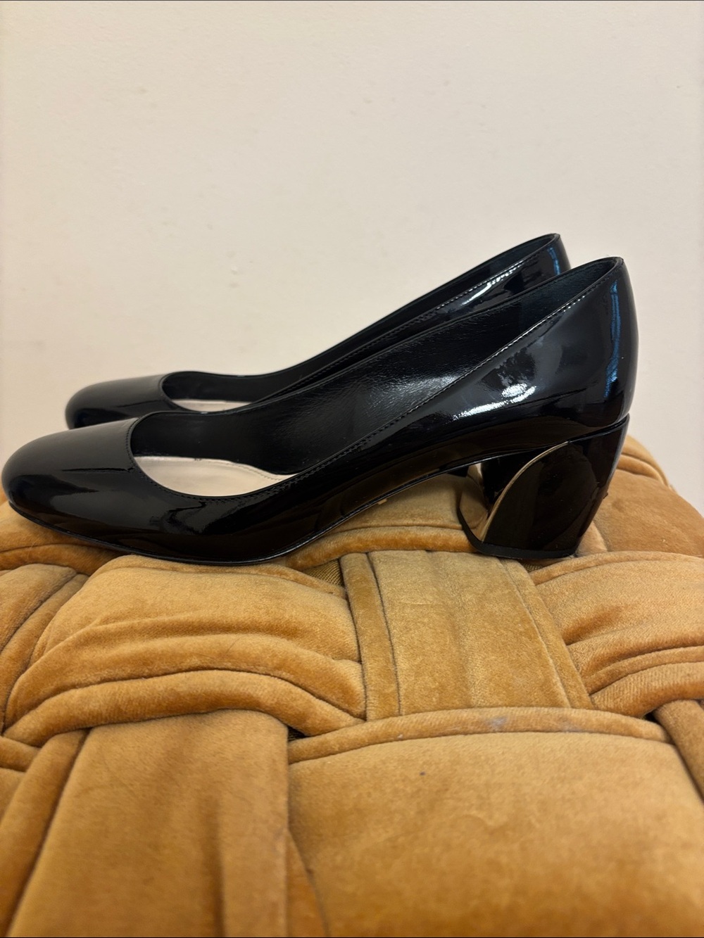 Prada patent leather pumps 38.5 with sculpted heels